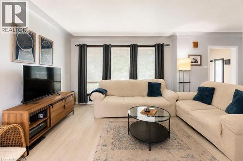 120 Stone Church Road W, Hamilton, ON - Indoor Photo Showing Living Room