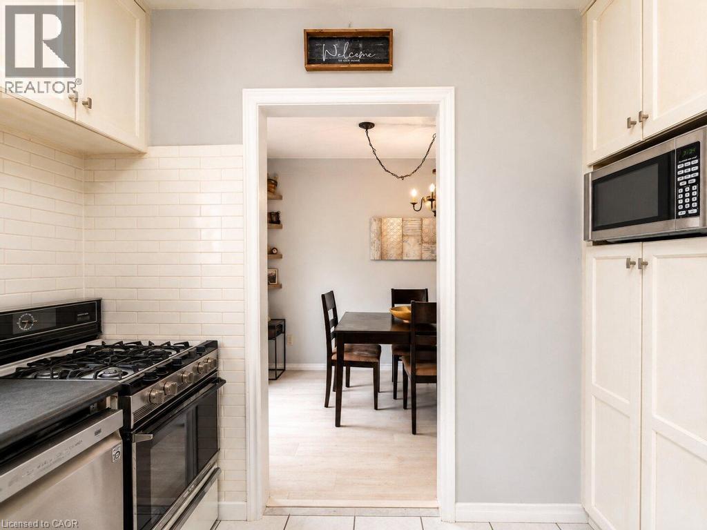 120 Stone Church Road W, Hamilton, ON - Indoor Photo Showing Kitchen