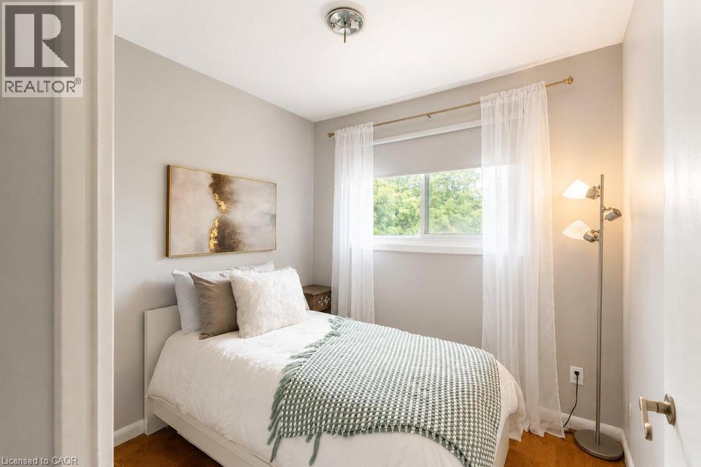 120 Stone Church Road W, Hamilton, ON - Indoor Photo Showing Bedroom