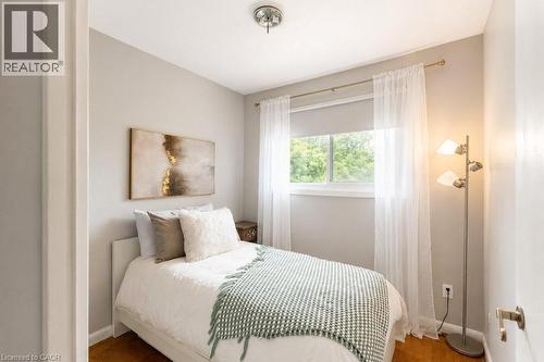 120 Stone Church Road W, Hamilton, ON - Indoor Photo Showing Bedroom