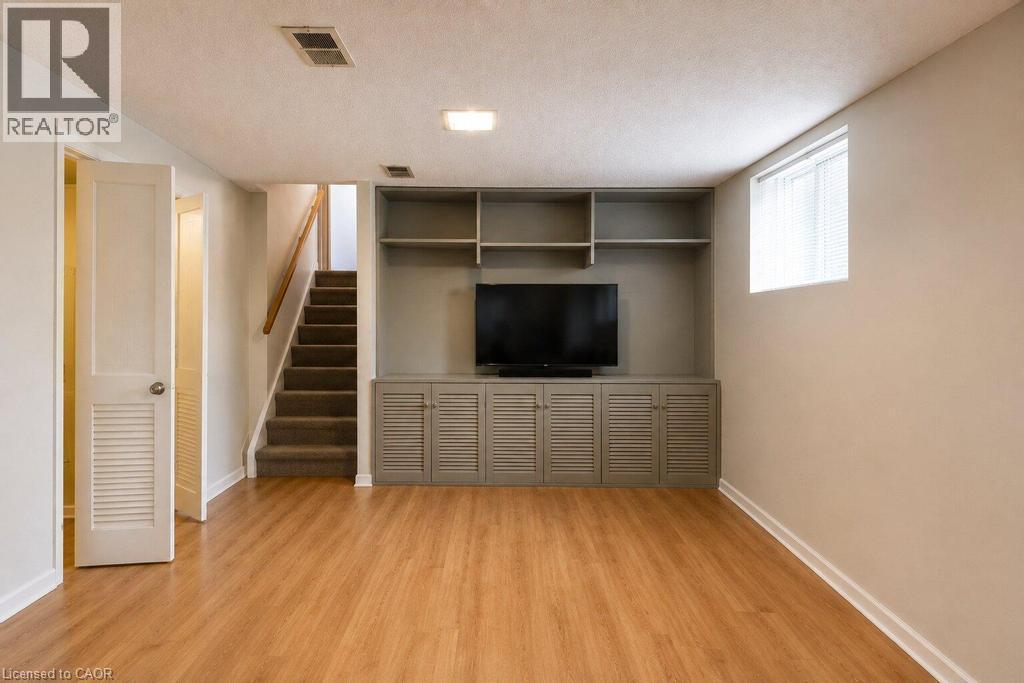 120 Stone Church Road W, Hamilton, ON - Indoor Photo Showing Other Room
