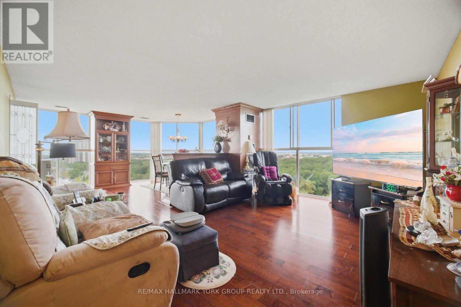 1406 - 600 Rexdale Boulevard, Toronto, ON - Indoor Photo Showing Living Room