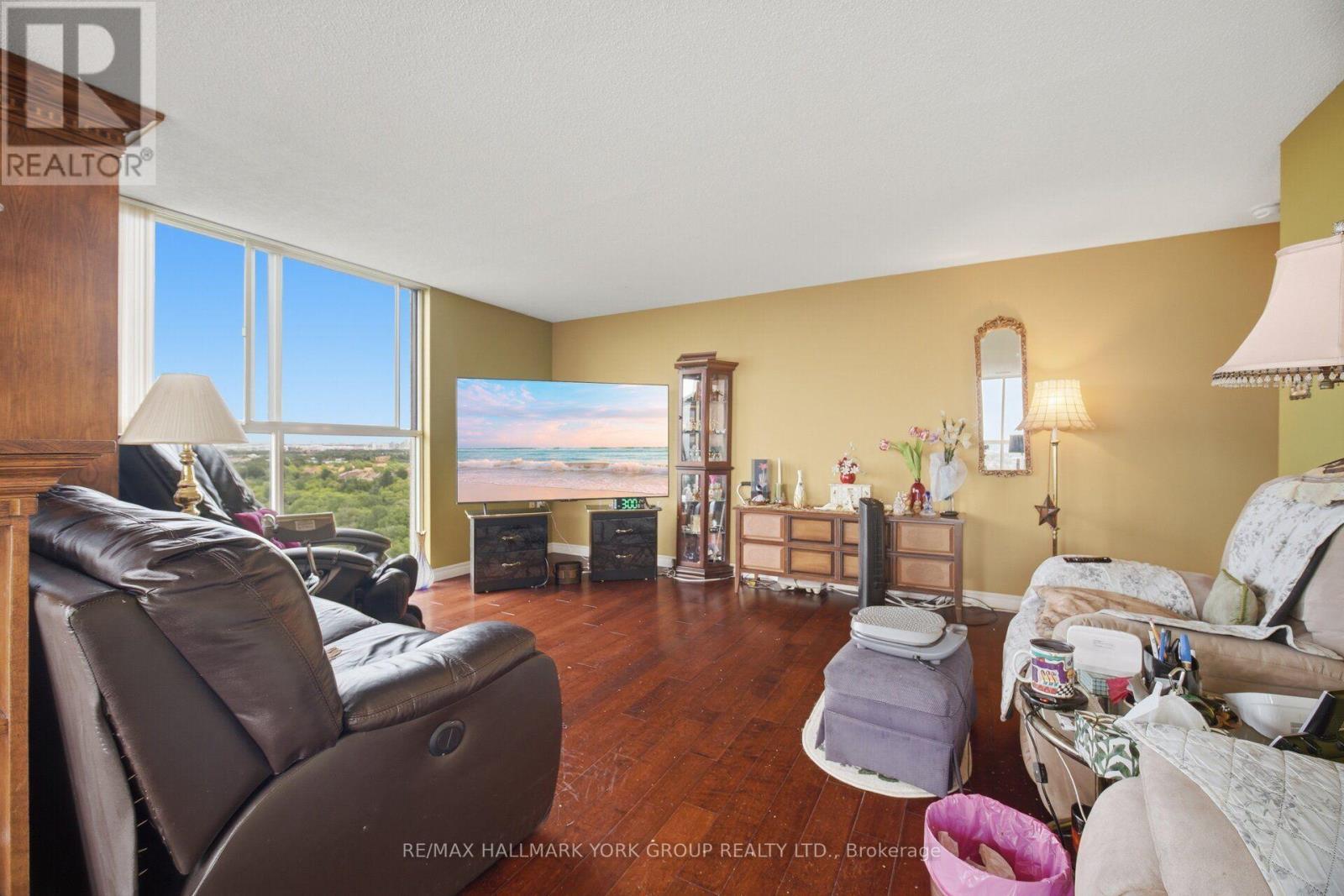 1406 - 600 Rexdale Boulevard, Toronto, ON - Indoor Photo Showing Living Room