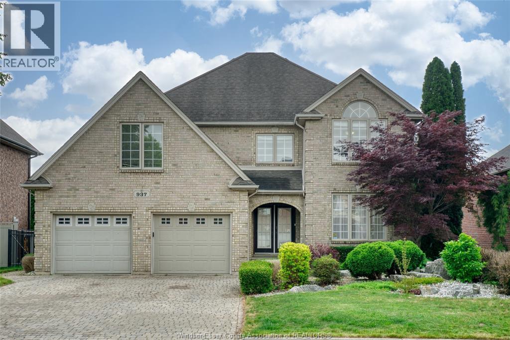 937 Pavan, Windsor, ON - Outdoor With Facade