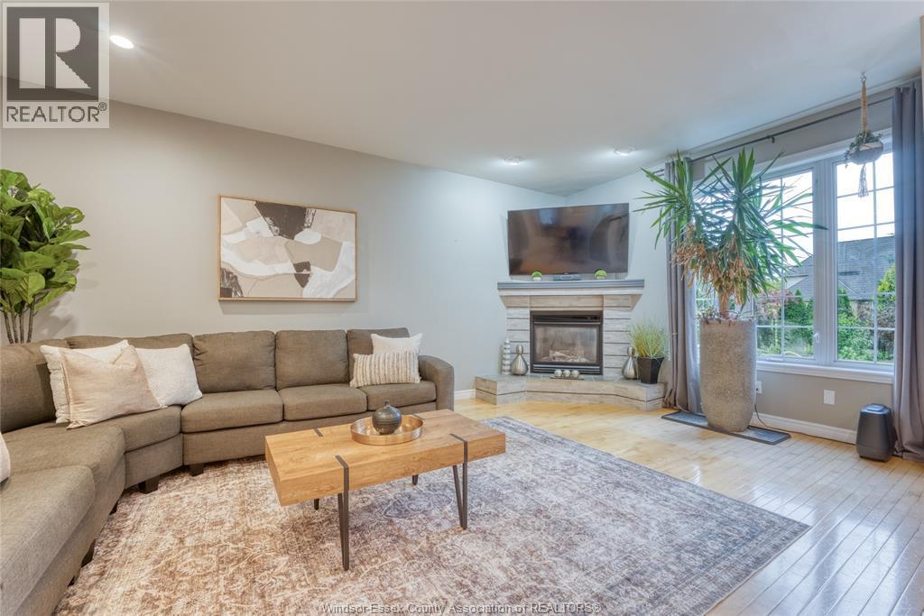 937 Pavan, Windsor, ON - Indoor Photo Showing Living Room With Fireplace