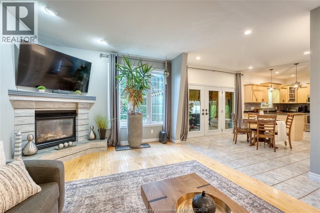 937 Pavan, Windsor, ON - Indoor Photo Showing Living Room With Fireplace