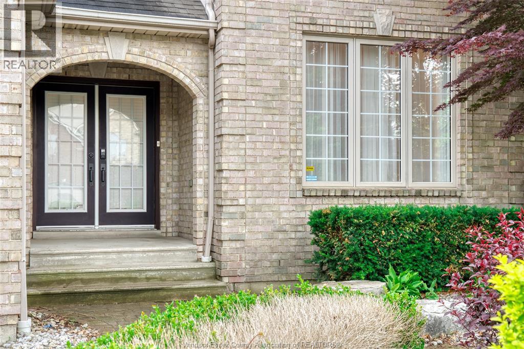 937 Pavan, Windsor, ON - Outdoor