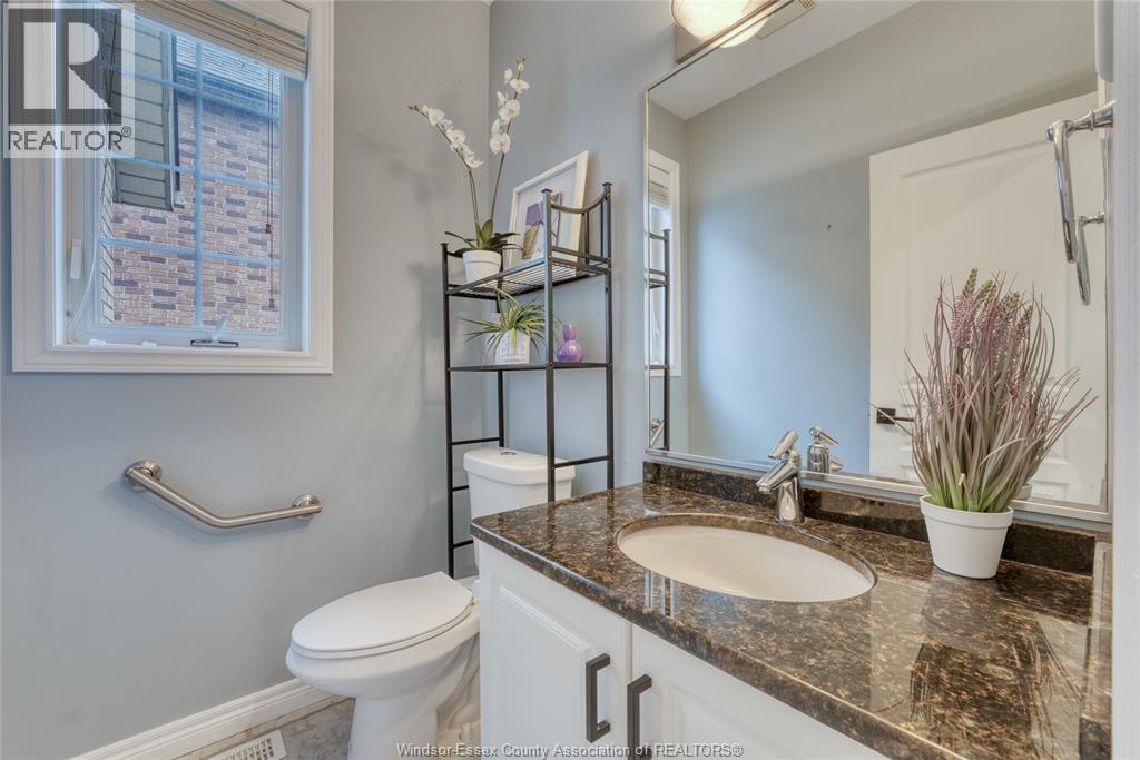 937 Pavan, Windsor, ON - Indoor Photo Showing Bathroom
