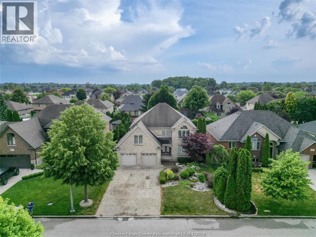 937 Pavan, Windsor, ON - Outdoor