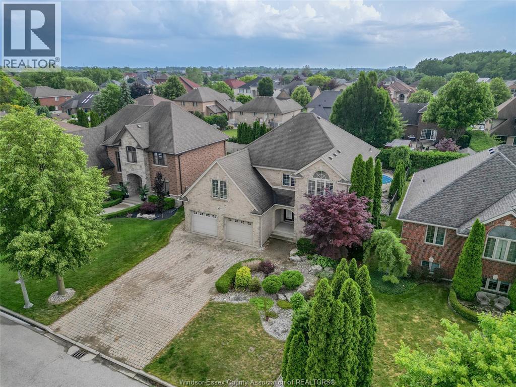 937 Pavan, Windsor, ON - Outdoor