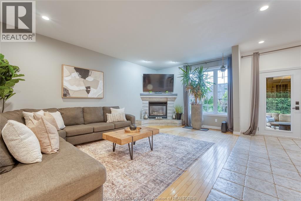 937 Pavan, Windsor, ON - Indoor Photo Showing Living Room With Fireplace