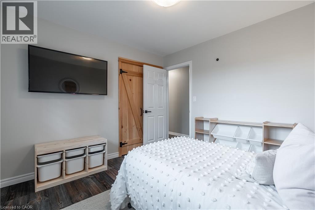 368 Caithness Street, Caledonia, ON - Indoor Photo Showing Bedroom