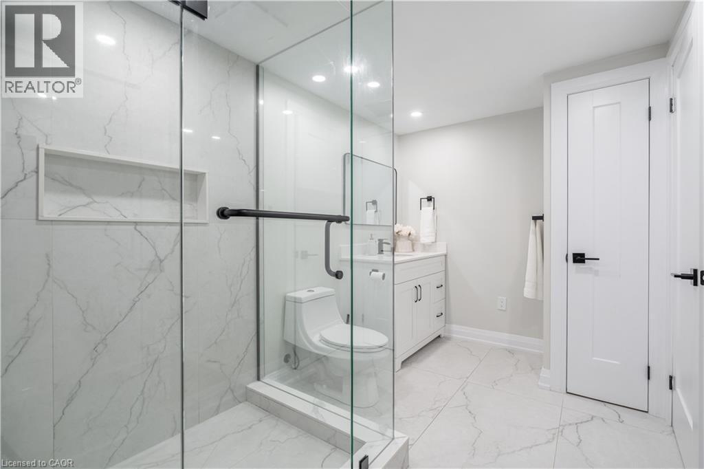 368 Caithness Street, Caledonia, ON - Indoor Photo Showing Bathroom