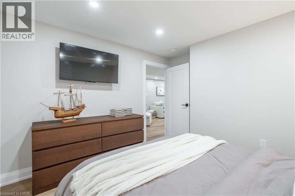 368 Caithness Street, Caledonia, ON - Indoor Photo Showing Bedroom
