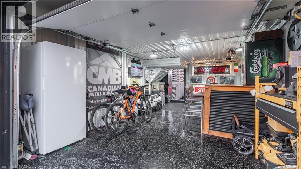 368 Caithness Street, Caledonia, ON - Indoor Photo Showing Garage