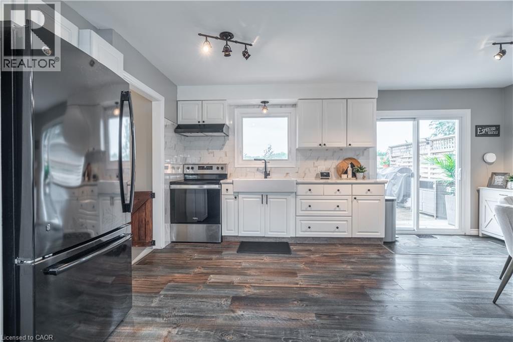 368 Caithness Street, Caledonia, ON - Indoor Photo Showing Kitchen