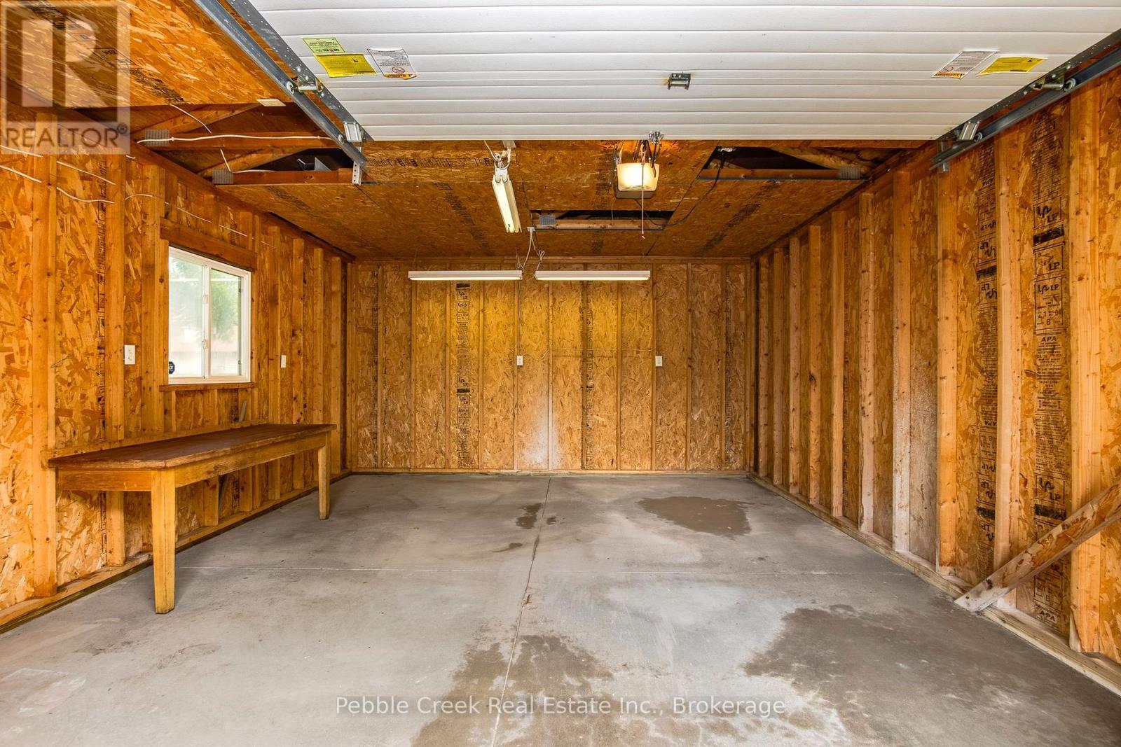 172 Elgin Avenue W, Goderich (Goderich (Town)), ON - Indoor Photo Showing Garage