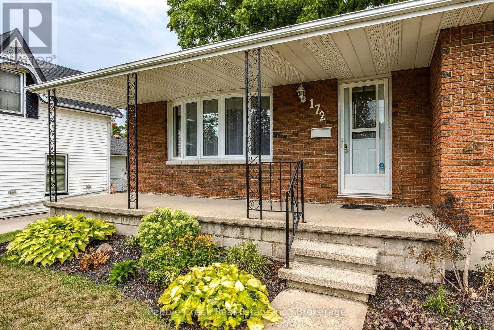 172 Elgin Avenue W, Goderich (Goderich (Town)), ON - Outdoor With Exterior