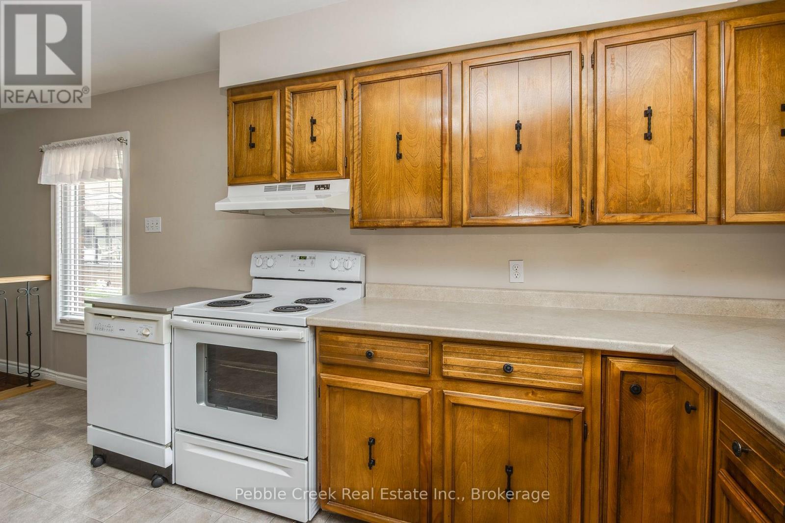 172 Elgin Avenue W, Goderich (Goderich (Town)), ON - Indoor Photo Showing Kitchen