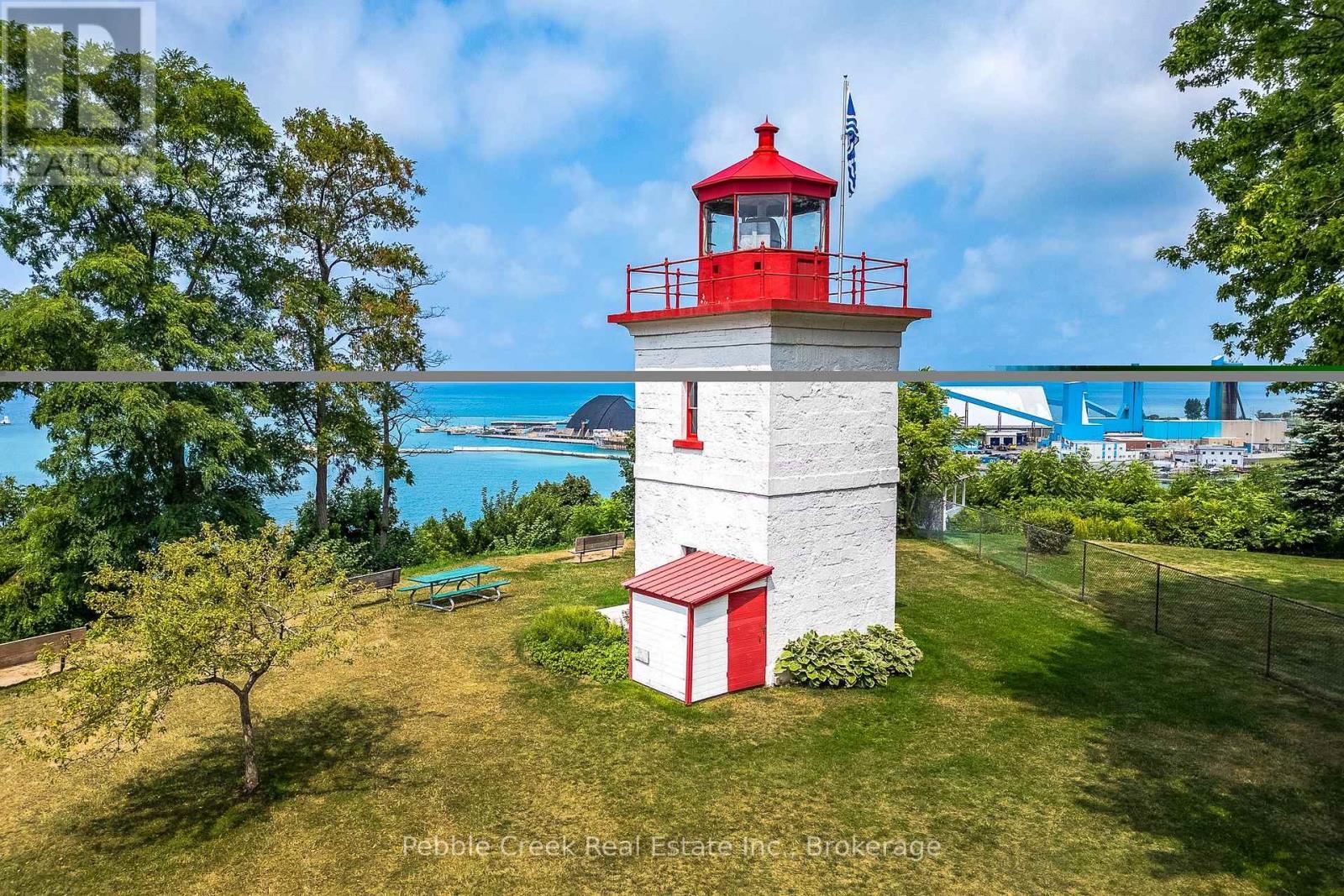 172 Elgin Avenue W, Goderich (Goderich (Town)), ON - Outdoor With Body Of Water