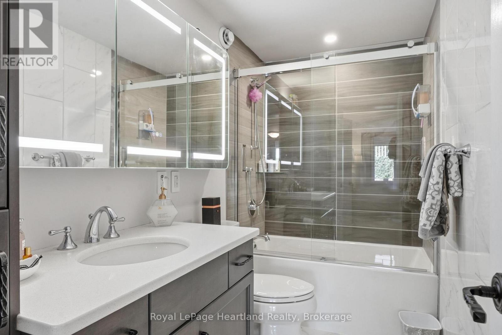 100 - 5 Cobourg Street, Goderich (Goderich (Town)), ON - Indoor Photo Showing Bathroom