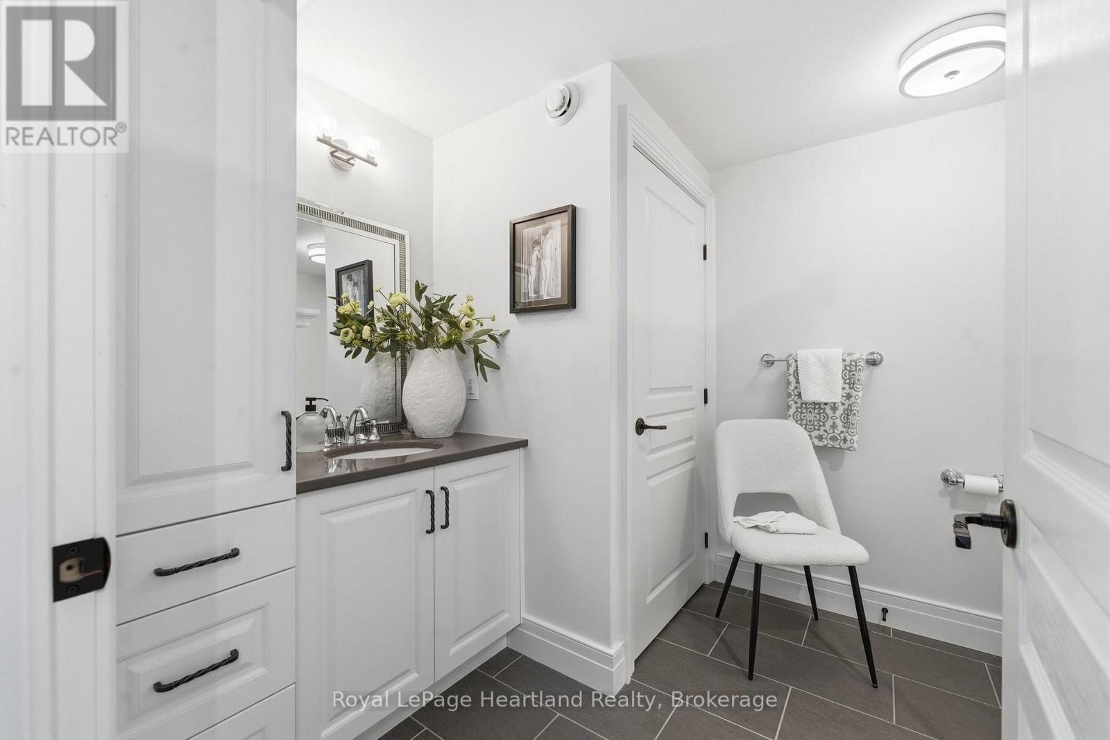100 - 5 Cobourg Street, Goderich (Goderich (Town)), ON - Indoor