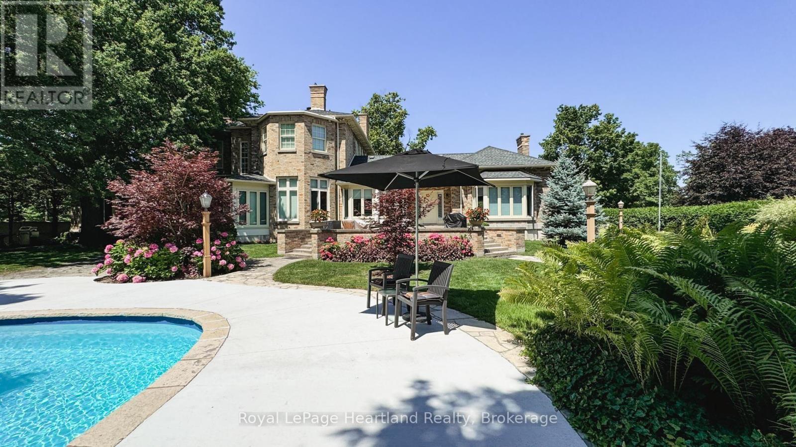 100 - 5 Cobourg Street, Goderich (Goderich (Town)), ON - Outdoor With In Ground Pool