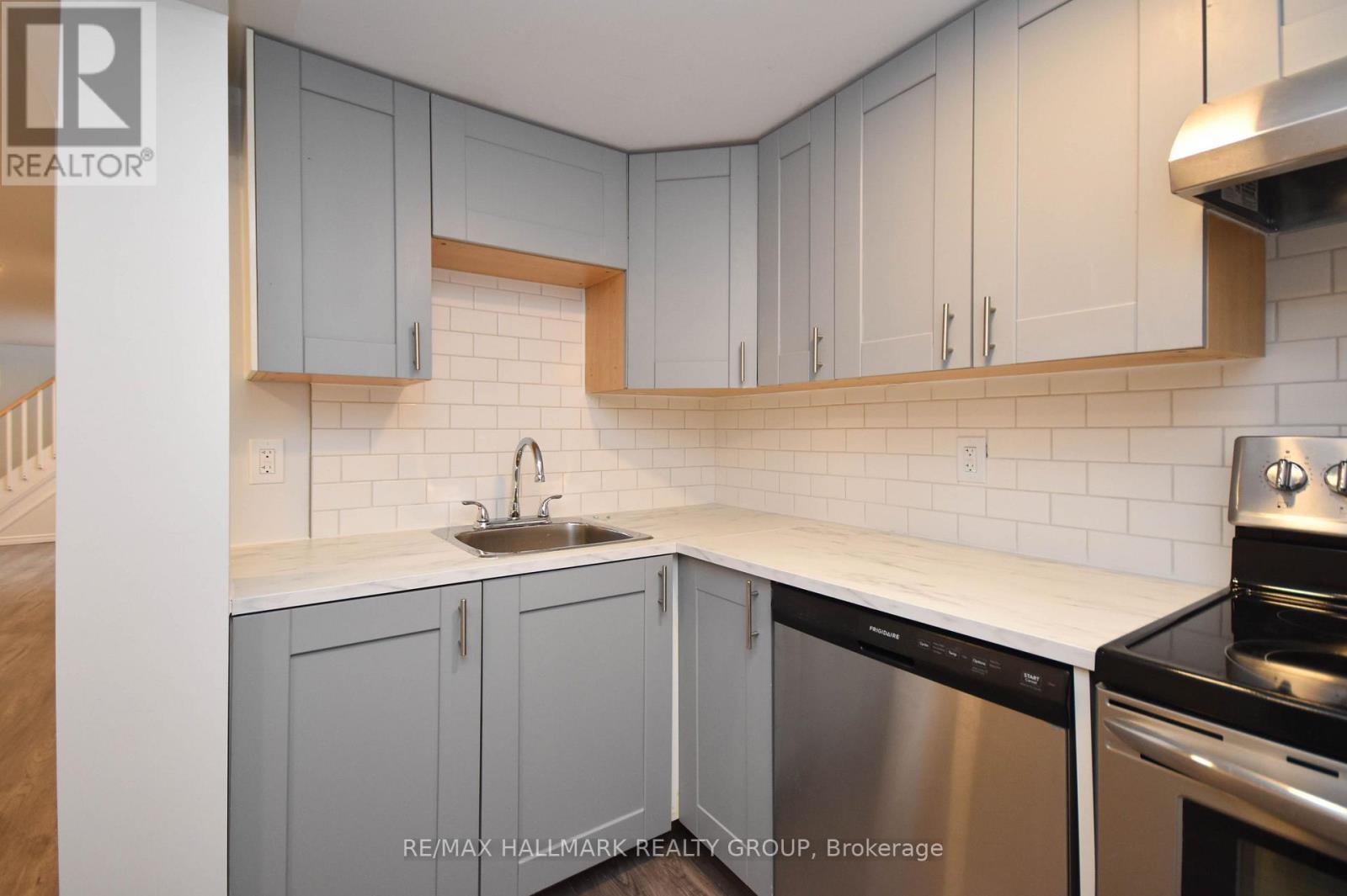 759 Adams Avenue, Ottawa, ON - Indoor Photo Showing Kitchen