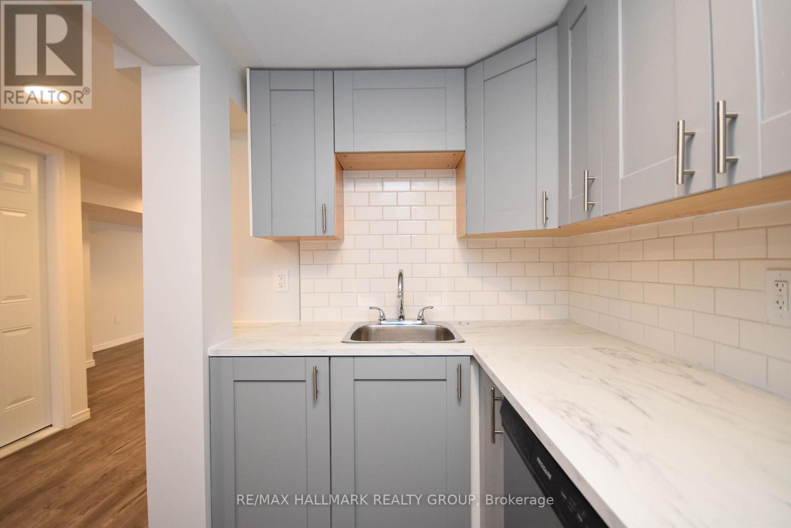 759 Adams Avenue, Ottawa, ON - Indoor Photo Showing Kitchen