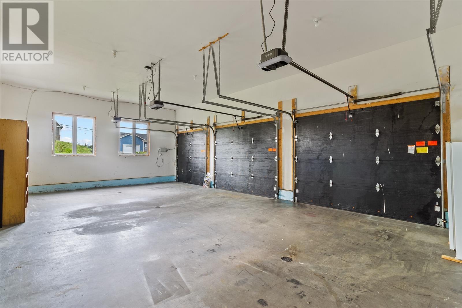 28 Flora Drive, Torbay, NL - Indoor Photo Showing Garage