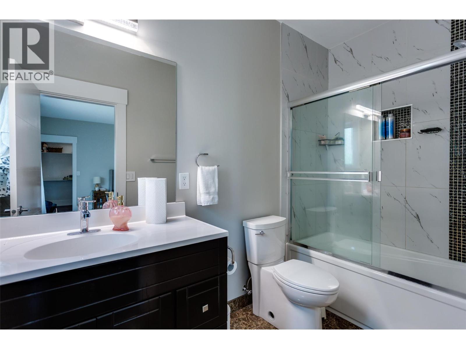 3666 Benvoulin Road, Kelowna, BC - Indoor Photo Showing Bathroom
