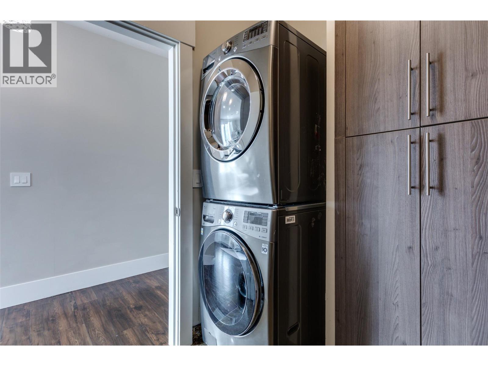 3666 Benvoulin Road, Kelowna, BC - Indoor Photo Showing Laundry Room