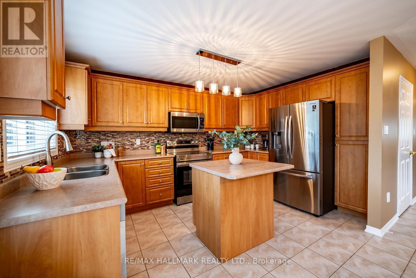 25 Starr Crescent, Aurora, ON