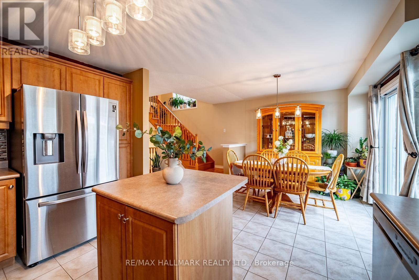 25 Starr Crescent, Aurora, ON