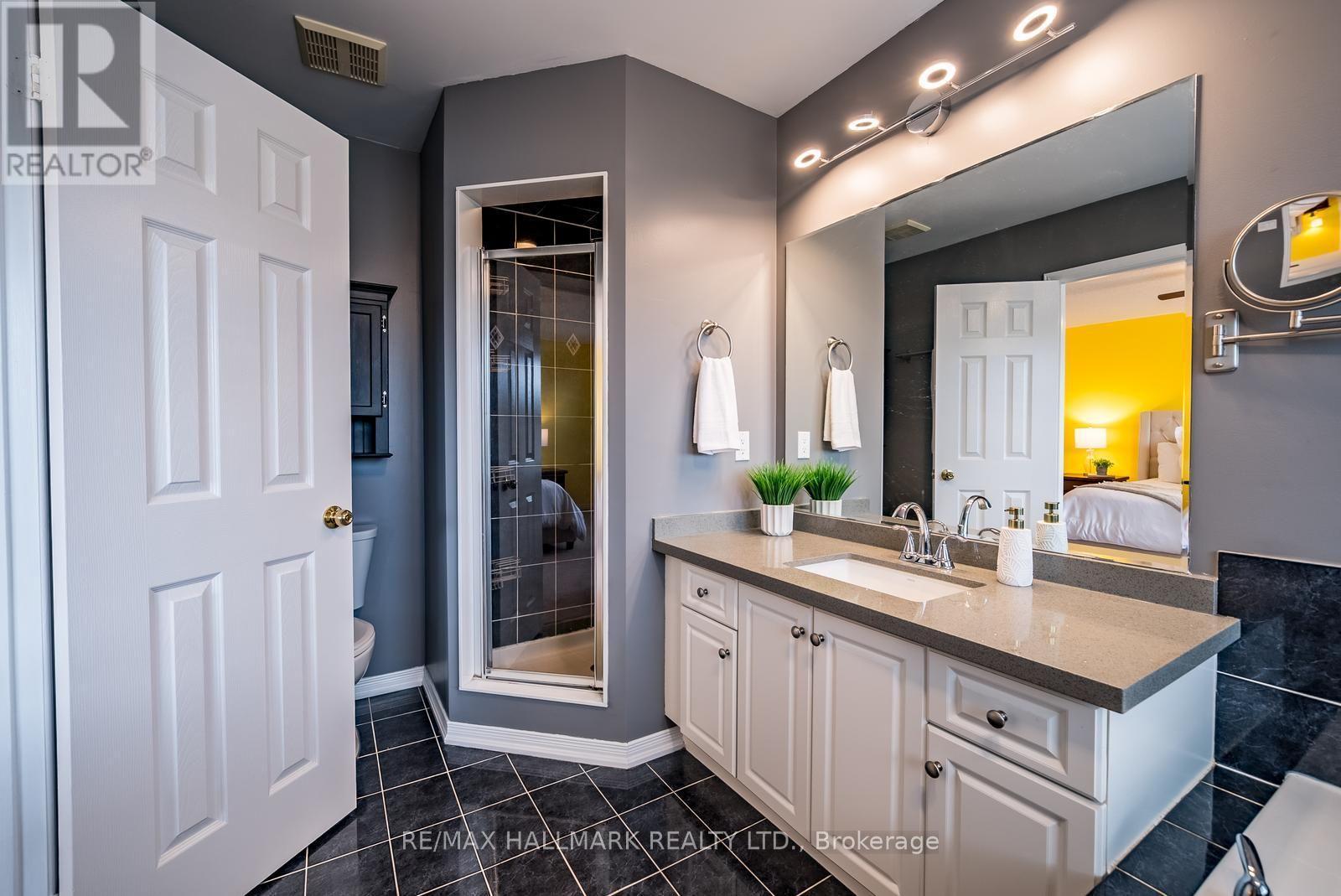 25 Starr Crescent, Aurora, ON