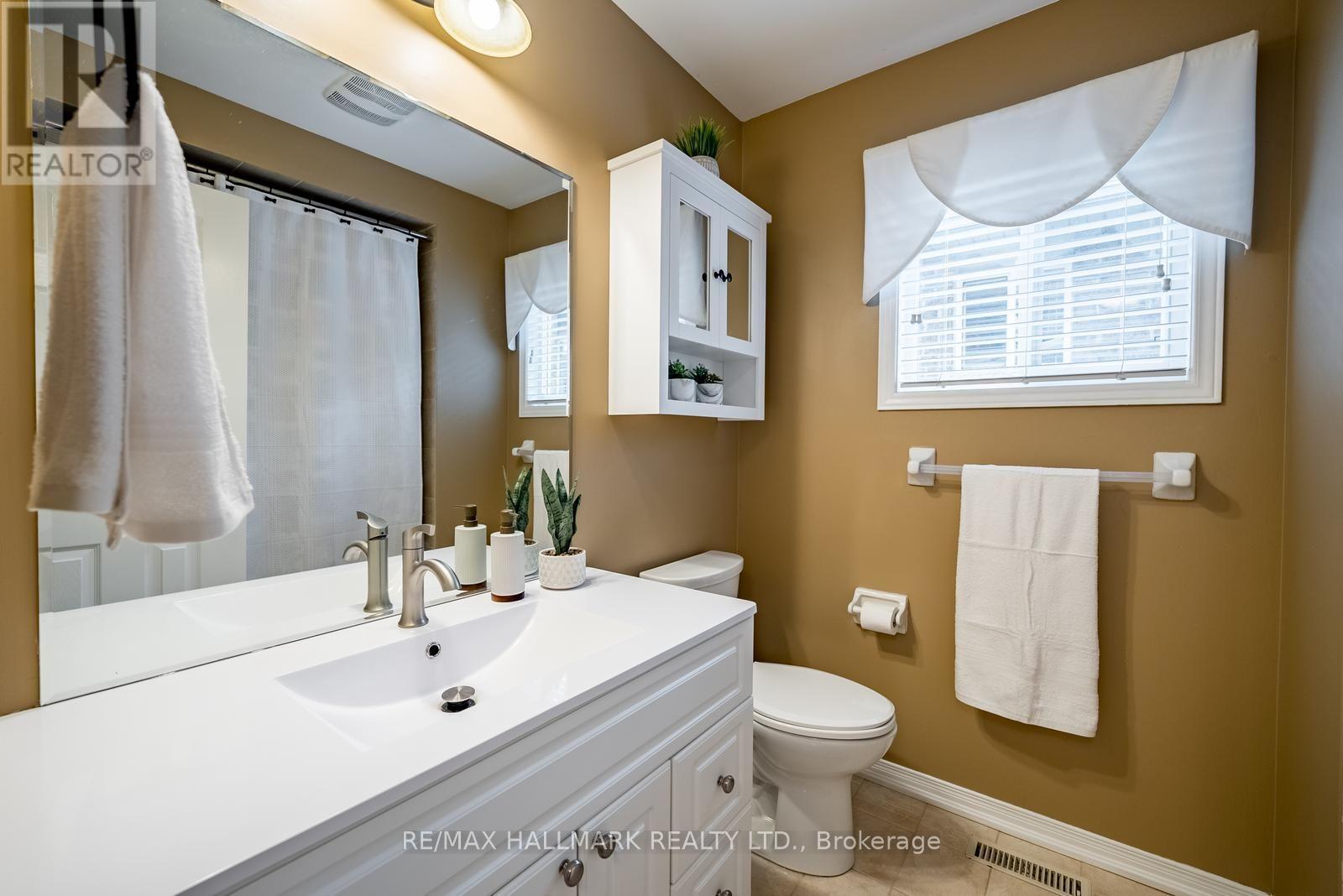 25 Starr Crescent, Aurora, ON