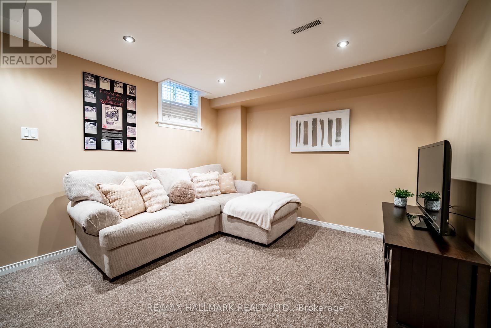 25 Starr Crescent, Aurora, ON