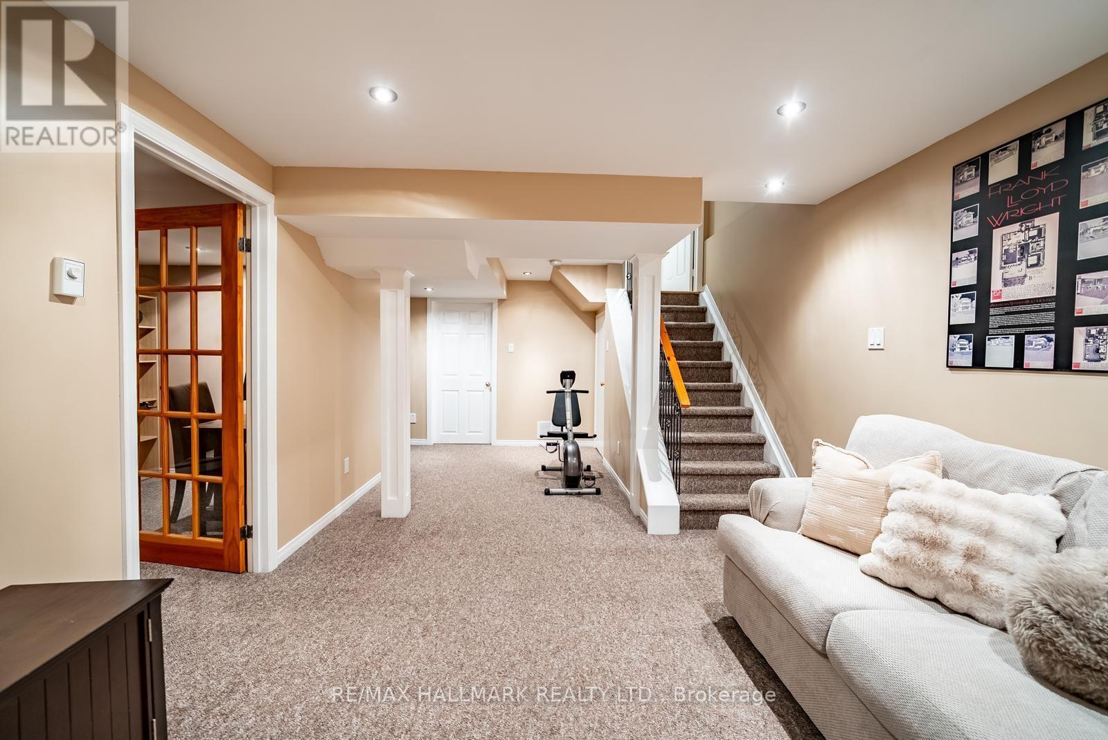 25 Starr Crescent, Aurora, ON