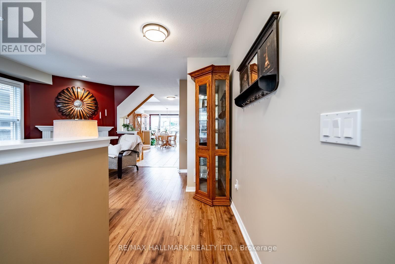 25 Starr Crescent, Aurora, ON