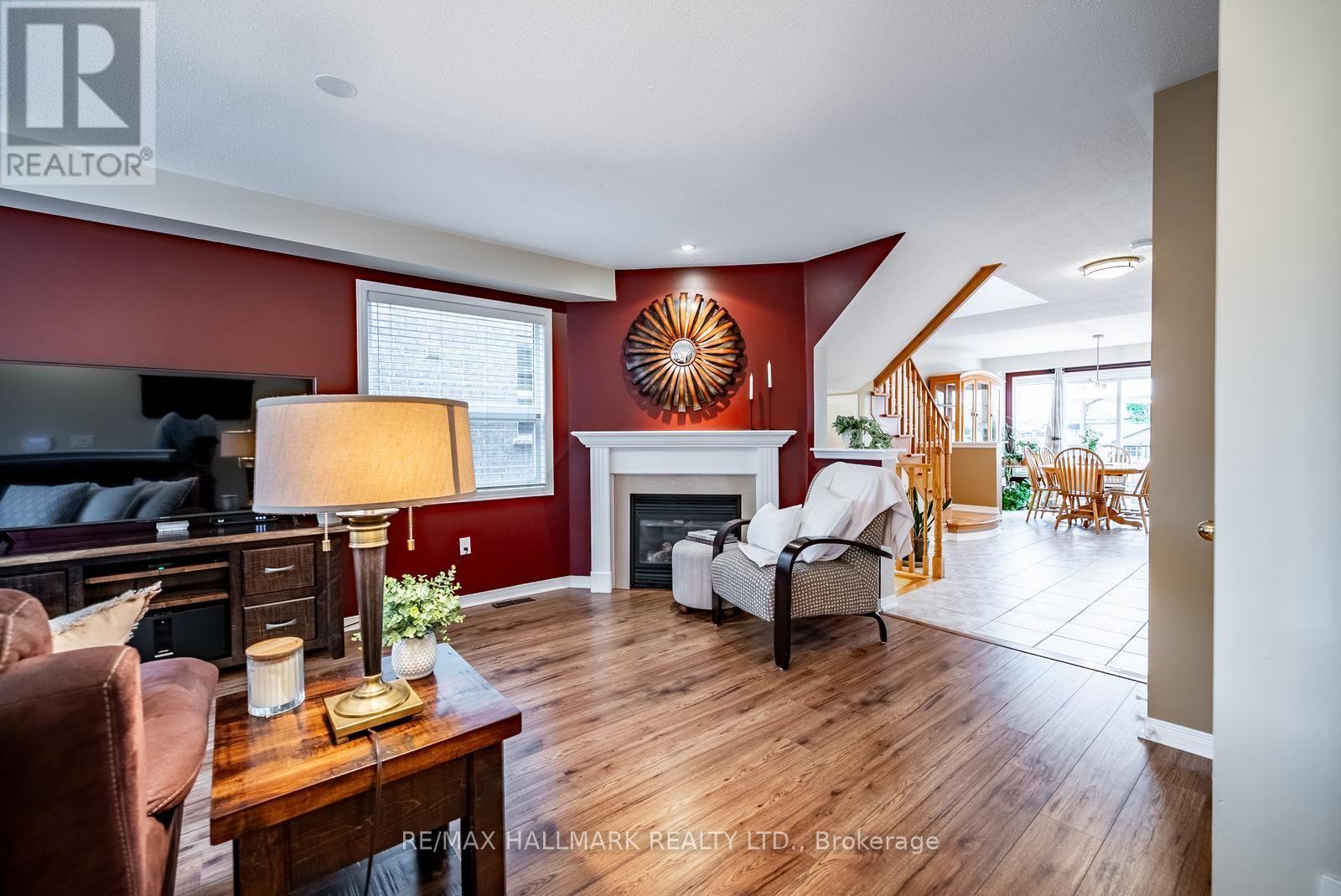 25 Starr Crescent, Aurora, ON