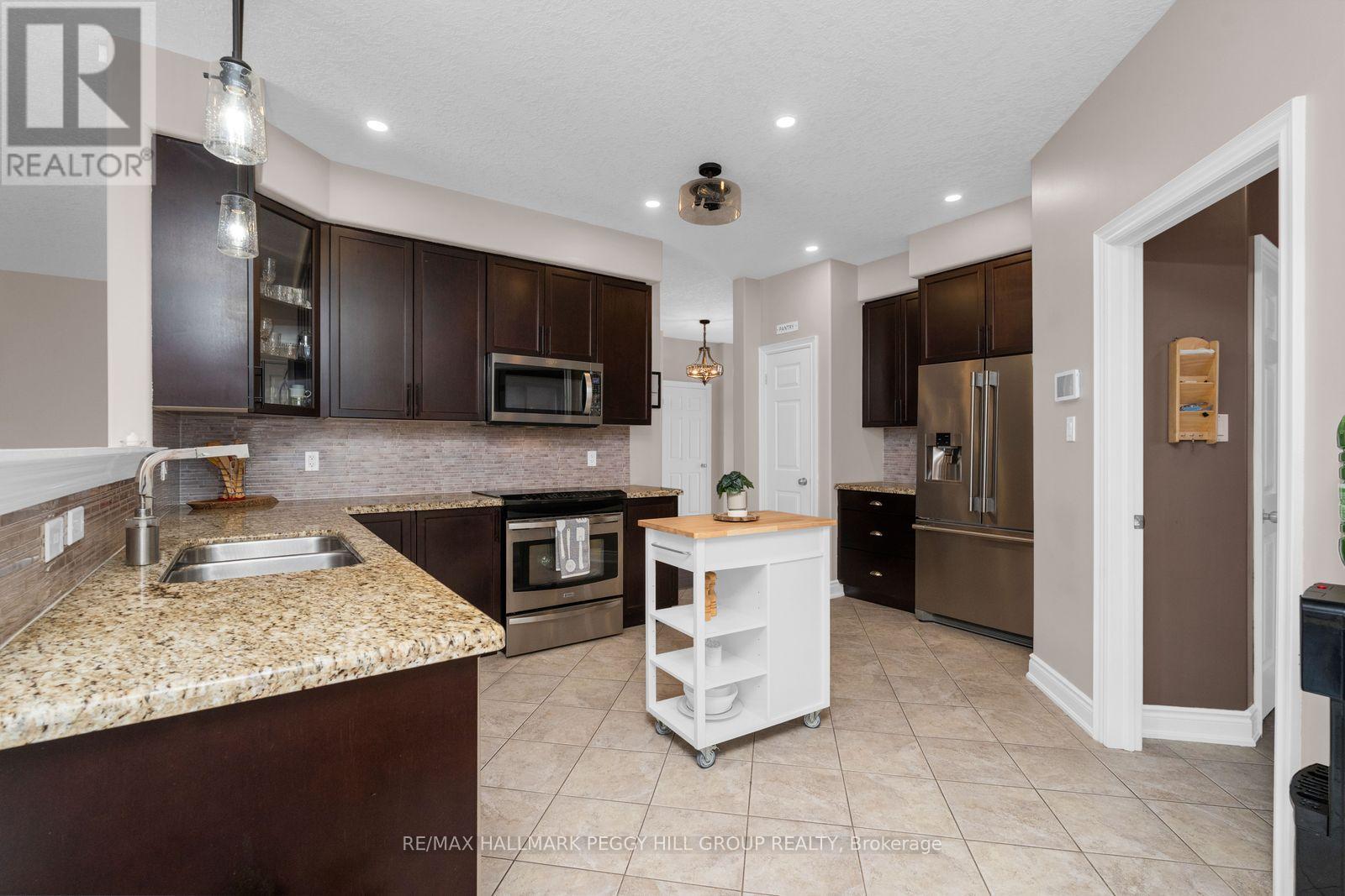 77 Graihawk Drive, Barrie, ON - Indoor Photo Showing Kitchen
