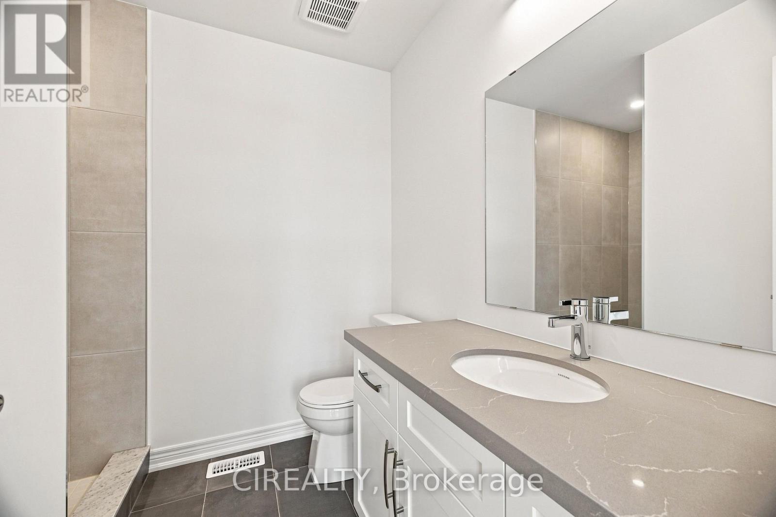 84 Valley Trail Place, Hamilton, ON - Indoor Photo Showing Bathroom