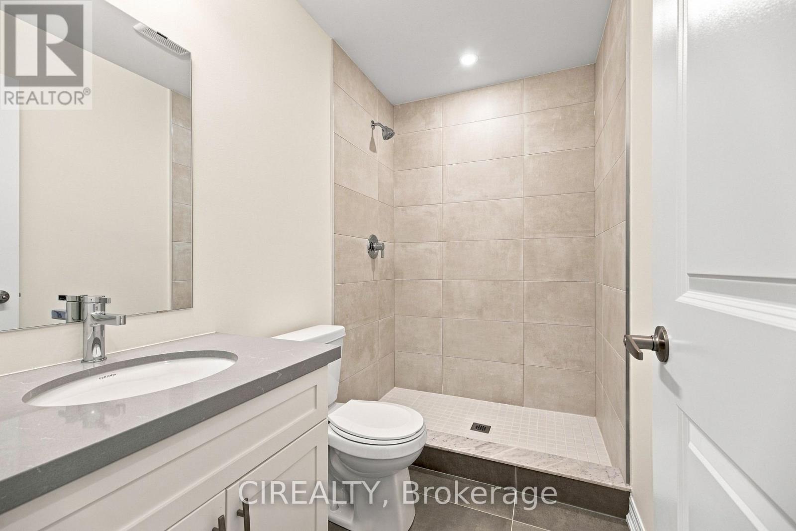 84 Valley Trail Place, Hamilton, ON - Indoor Photo Showing Bathroom