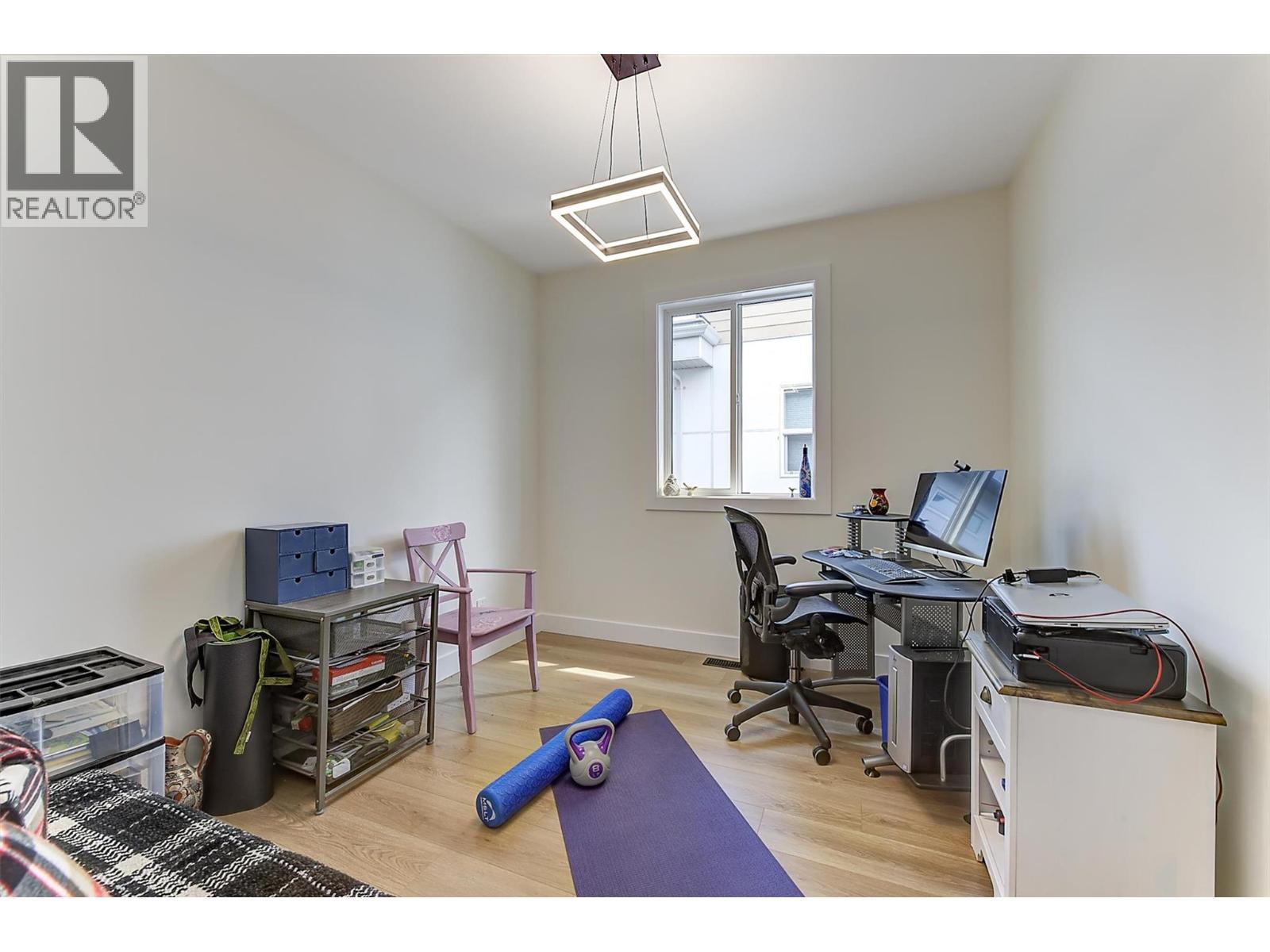 Flexible bedroom or home-office space - 747 Patterson Avenue Unit# 2, Kelowna, BC - Indoor Photo Showing Office