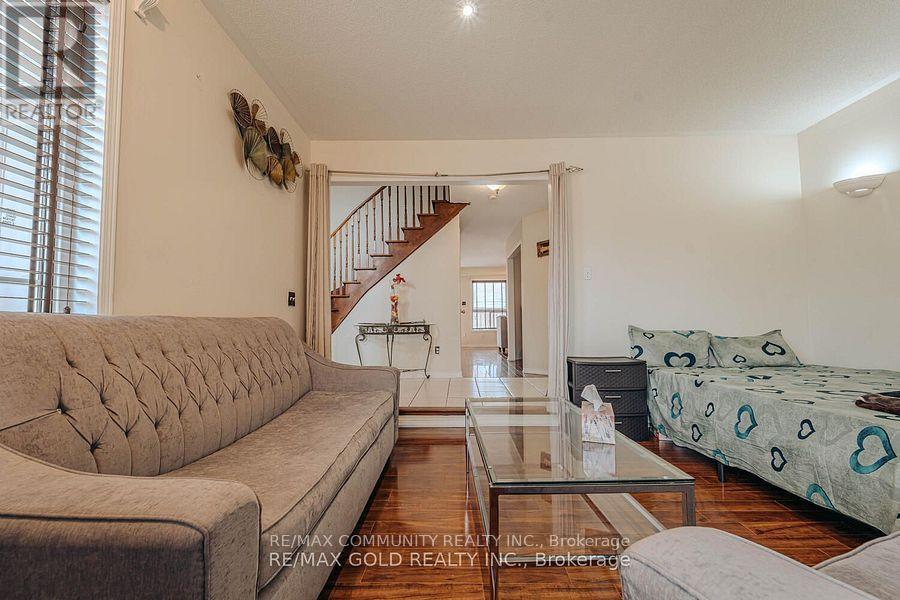 10 Squirreltail Way, Brampton, ON - Indoor Photo Showing Bedroom