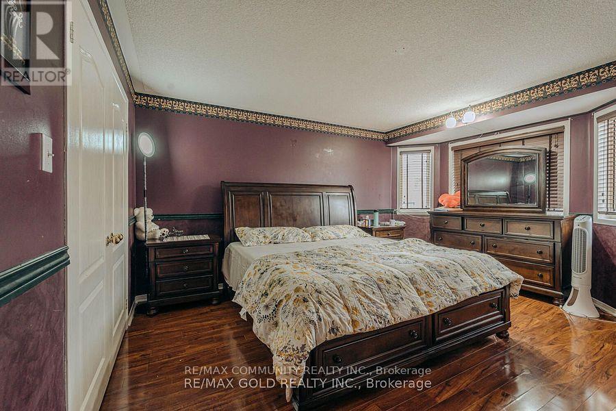 10 Squirreltail Way, Brampton, ON - Indoor Photo Showing Bedroom