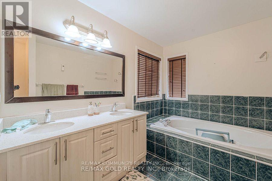 10 Squirreltail Way, Brampton, ON - Indoor Photo Showing Bathroom