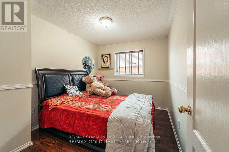 10 Squirreltail Way, Brampton, ON - Indoor Photo Showing Bedroom