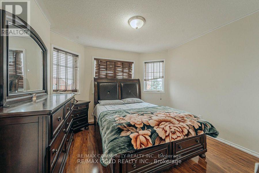10 Squirreltail Way, Brampton, ON - Indoor Photo Showing Bedroom