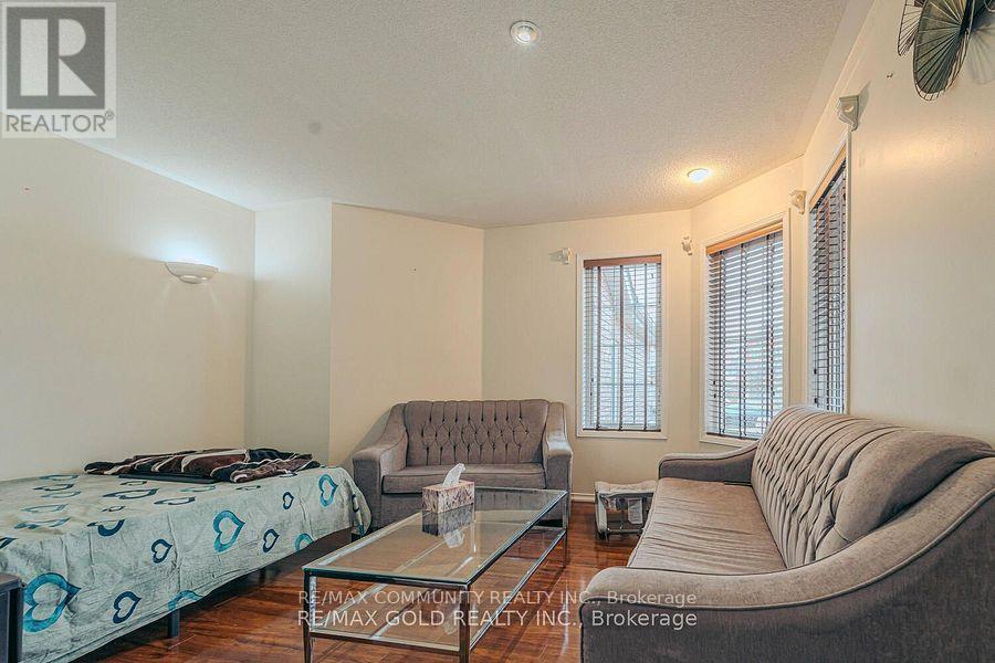10 Squirreltail Way, Brampton, ON - Indoor